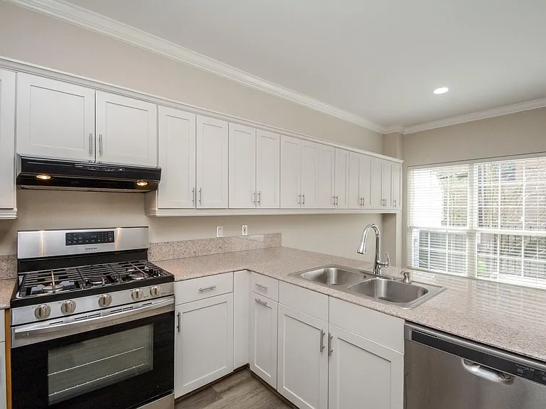 1307 Prospect St — Photo 15
