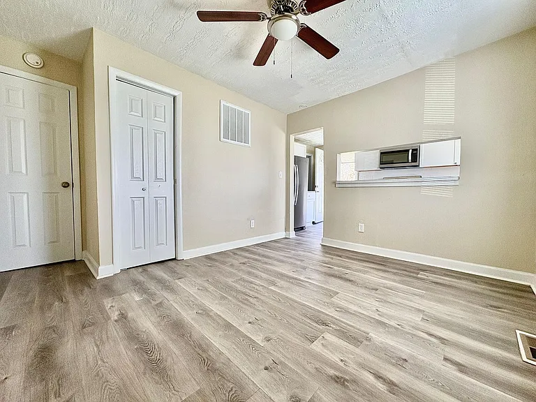 5614 S Main St — Photo 23