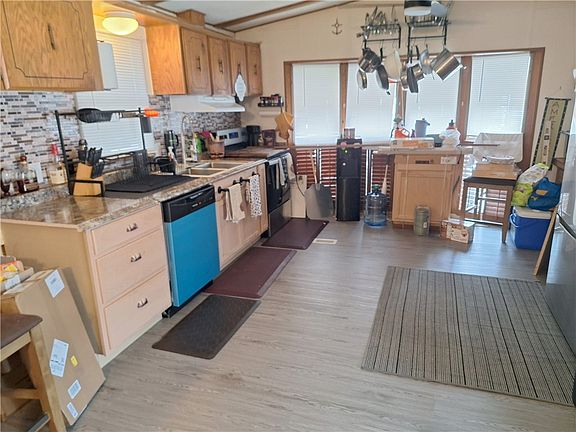 3rd image of 5098 Santa Fe Dr