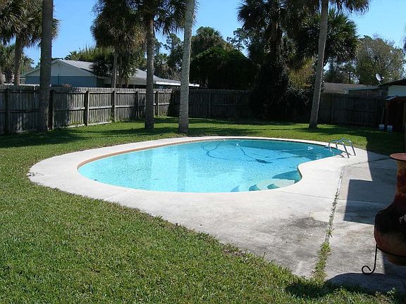 2nd image of 1213 Thomasina Dr