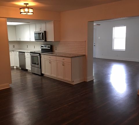 3rd image of 516 Hollyhock St