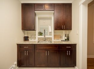 142 N Washington St #1, Naperville, IL 60540