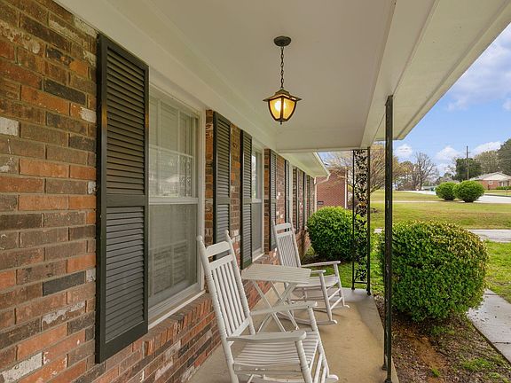 2nd image of 83 Lesa Dr
