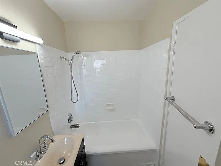 247 W 9th St — Photo 7