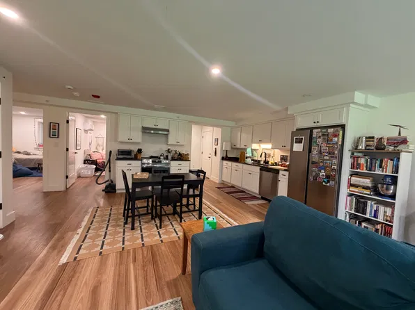 61 Old Amherst Rd, Sunderland, MA