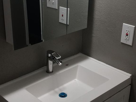 4th image of 2124 Exeter Dr #2