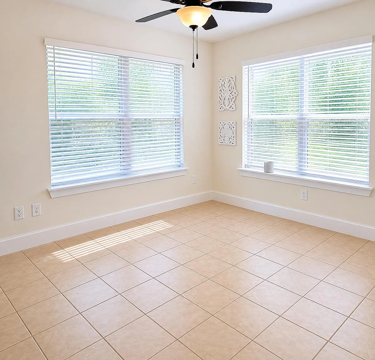 3 bed, 960 sqft, $1,950 — Photo 4