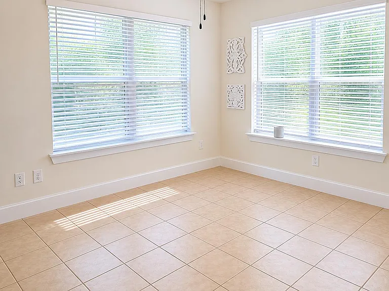 205 W Wheeler St — Photo 4