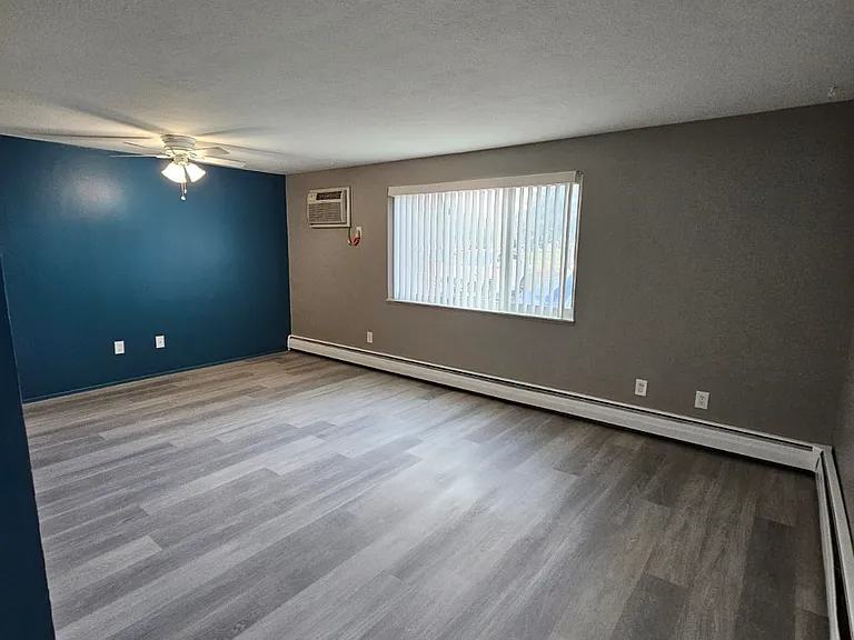Foster Garden Apartments — Photo 13