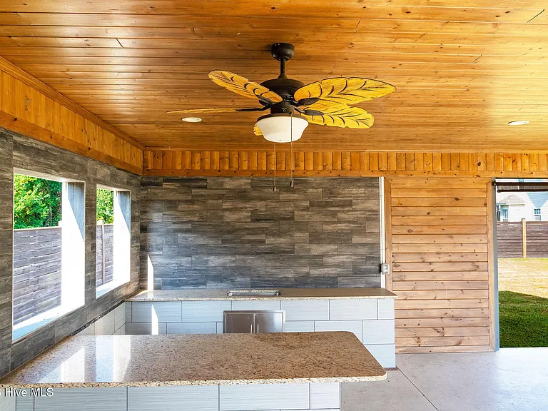 1006 Sheffield Dr — Photo 34