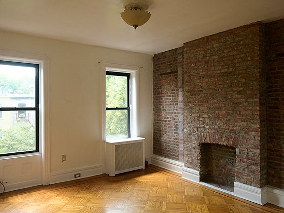 3rd image of 156 Bainbridge St Floor 2