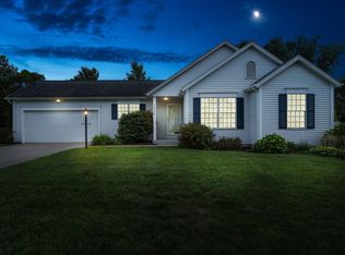 10370 Ashleys Meadow Dr, Granger, IN 46530