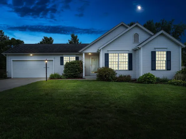 10370 Ashleys Meadow Dr, Granger, IN 46530