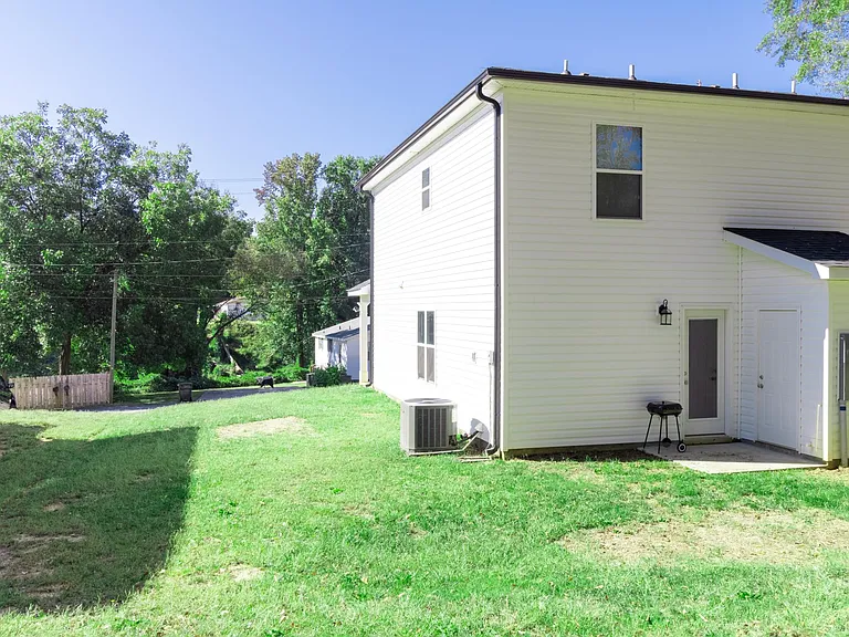 223 E Church St — Photo 3