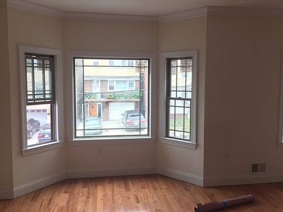 4th image of 131 Lake St #1