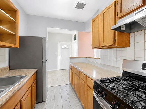 3rd image of 425 Barbey Street