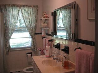 22 Rochdale Rd, Poughkeepsie, NY 12603