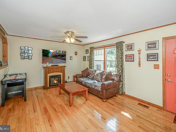 4th image of 1117 Amherst Ave