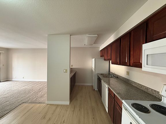 3rd image of 5241 River Glen Dr Unit 180