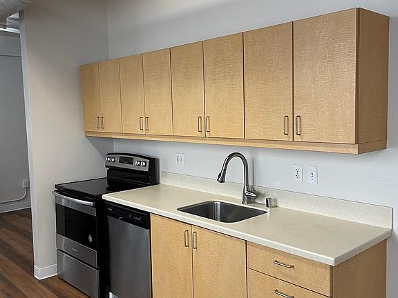 5th image of 1041 6th Ave APT 203