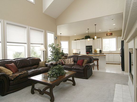 Familyroom open to huge kitchen!