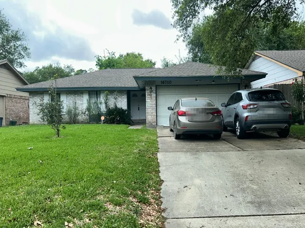 16710 Blackhawk Blvd, Friendswood, TX 77546