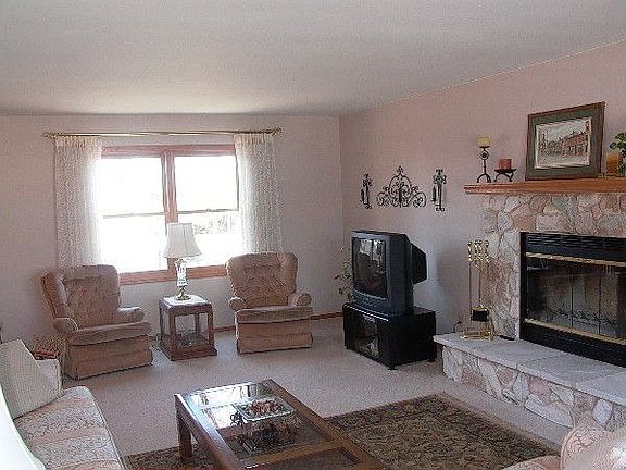 HUGE Living room W/NFP