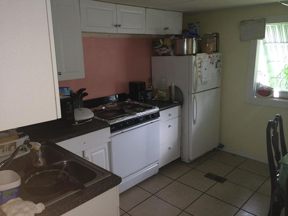 2nd image of 117 Arbor Ln