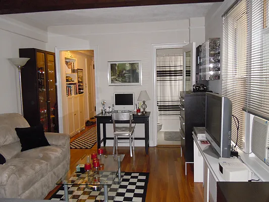 Rented by Sohn Real Estate Corp | media 9