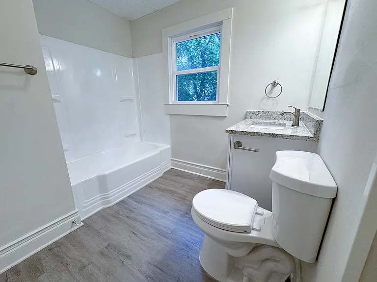 2425 Maple Rd SE — Photo 9