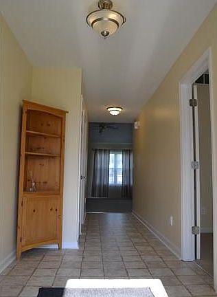 4th image of 610 Shingle Oak Ct