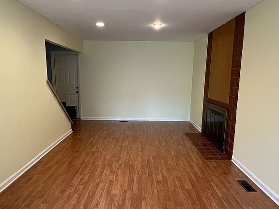 4th image of 3661 Root Dr