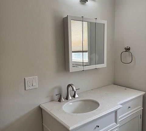 3rd image of 40 Bourne St #1