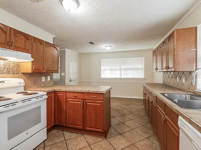 512 Crosskeys Dr — Photo 6