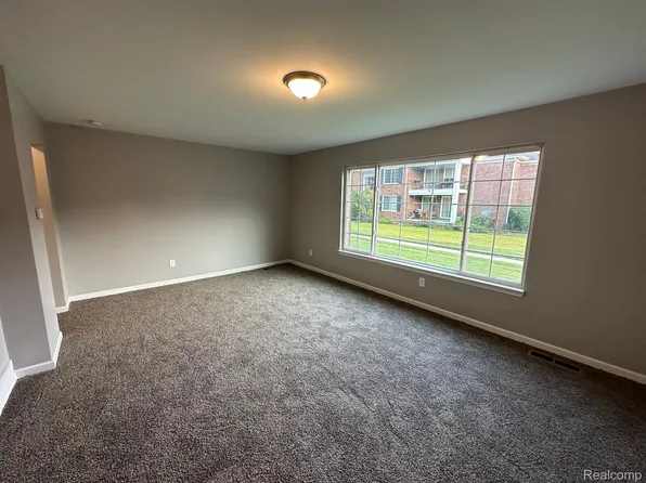 25340 Shiawassee Cir APT 105, Southfield, MI 48033