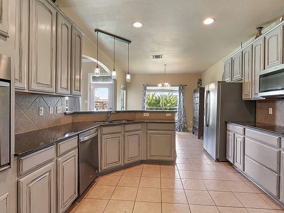 4th image of 41212 Remington Dr
