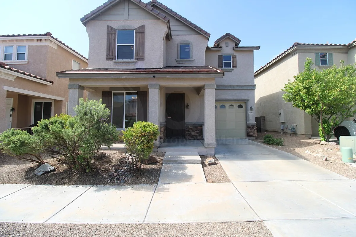 3 bed, 1.5 bath, 1733 sqft, $1,995 — Photo 1