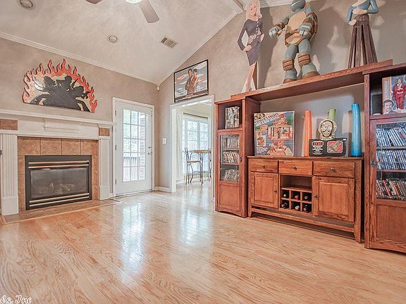 2nd image of 5 Fox Chapel Ct