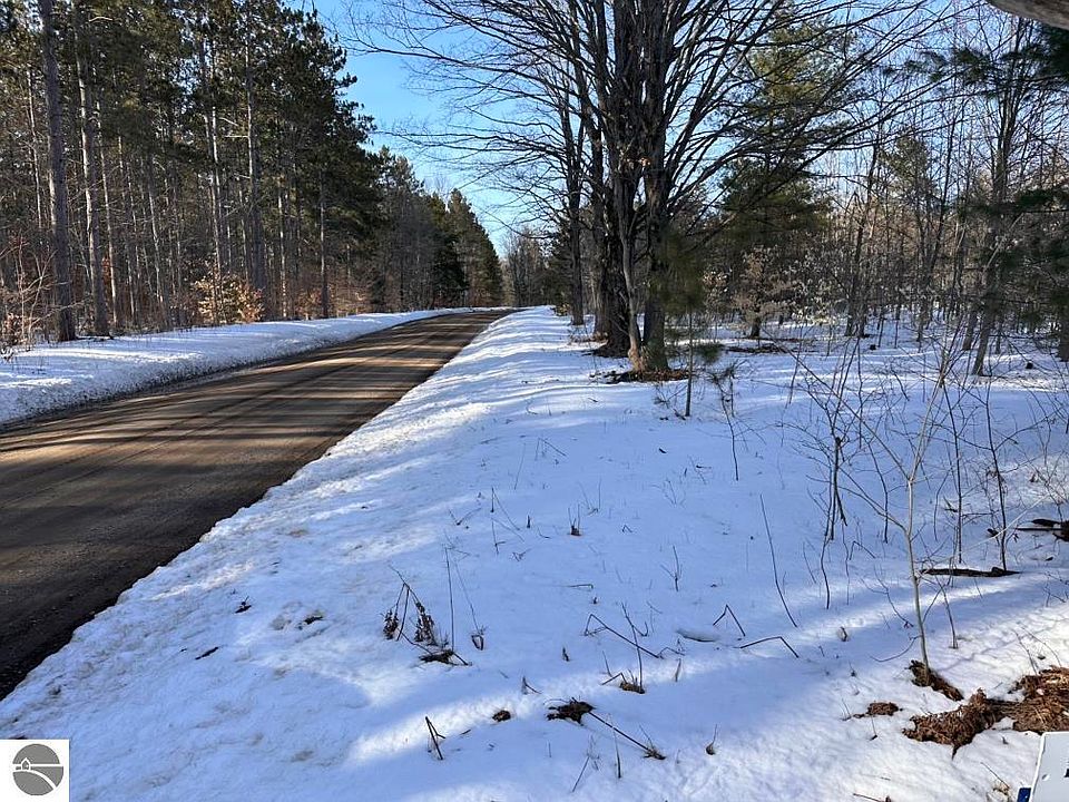 878 E Betsie River Rd, Interlochen, MI 49643 MLS 1909400 Zillow