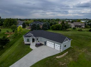 46884 Country Club Ln, Brookings, SD 57006