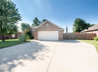 109 Skinner St, Centerton, AR 72719