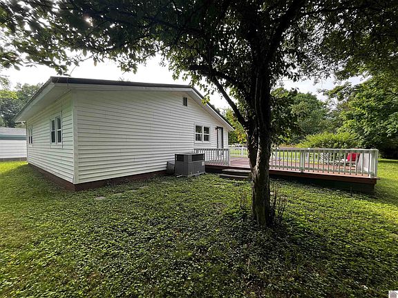 5th image of 126 Fowler Dr