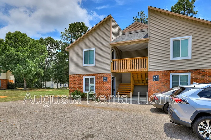 2 bed, 1.0 bath, 1012 sqft, $1,200 — Photo 4