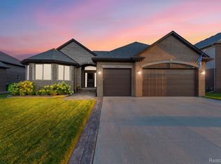 19068 Thompson Dr, Macomb, MI 48042