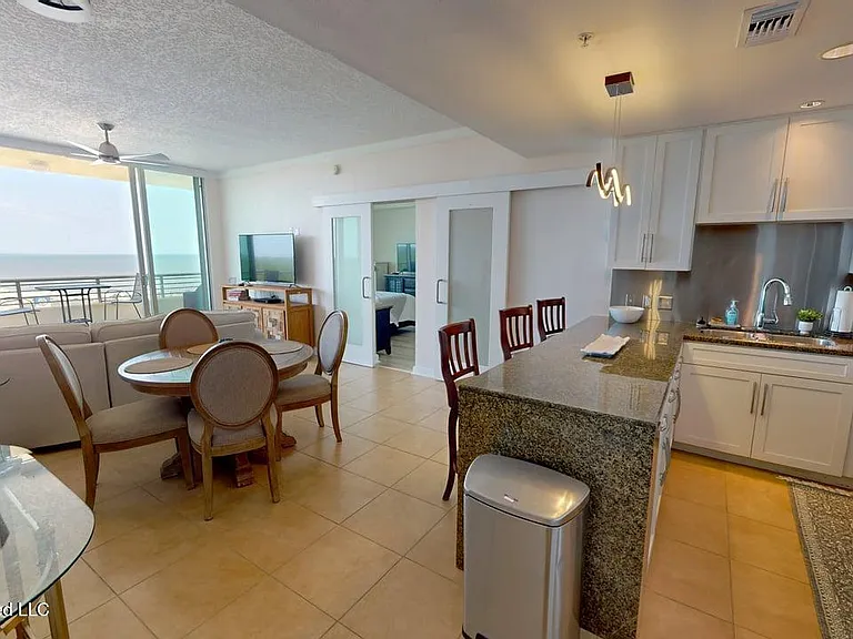 2060 Beach Blvd #1407 — Photo 6