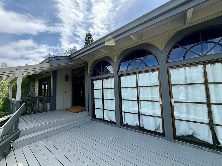27 Saint Stephens Dr — Photo 4