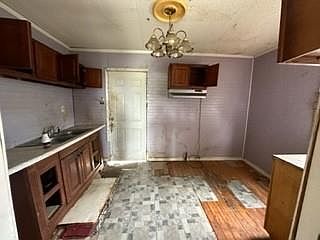 4th image of 5924 Spain St