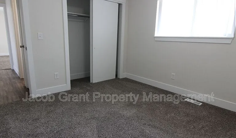 315 James Ave — Photo 8