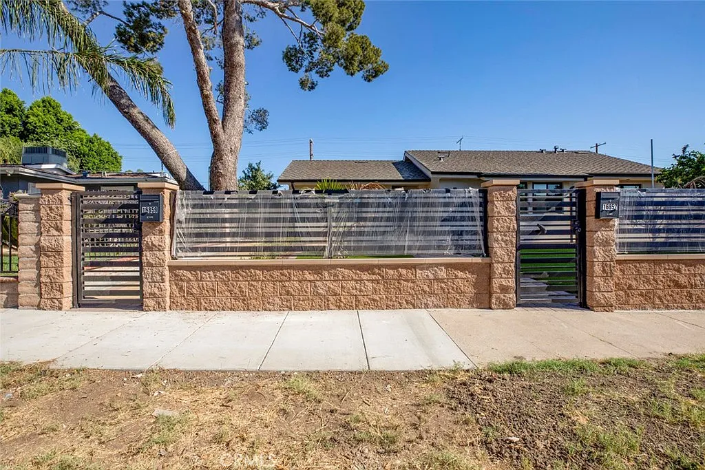 3 bed, 1200 sqft, $3,800 — Photo 3