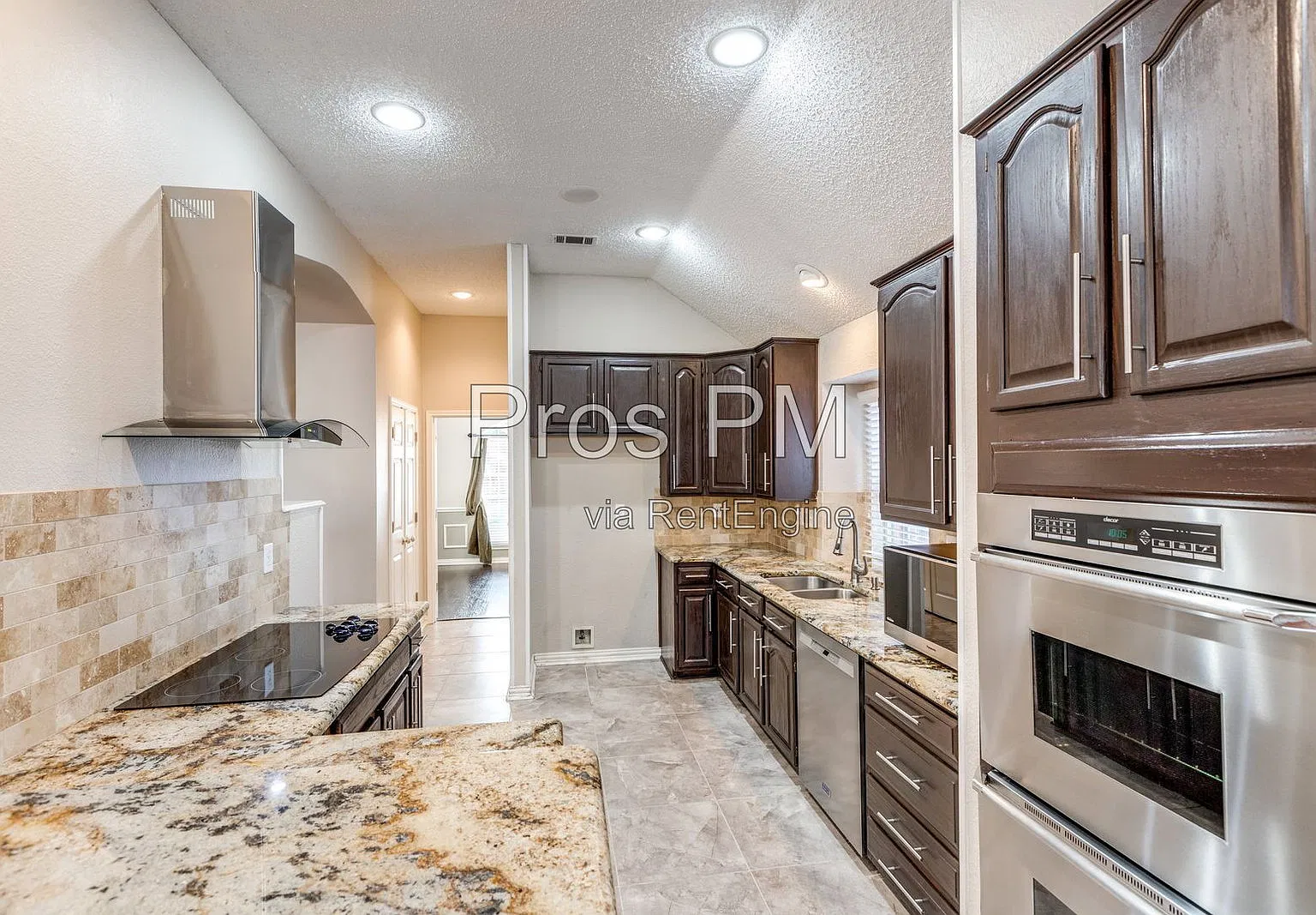 4 bed, 2.0 bath, 1947 sqft, $2,425 — Photo 4